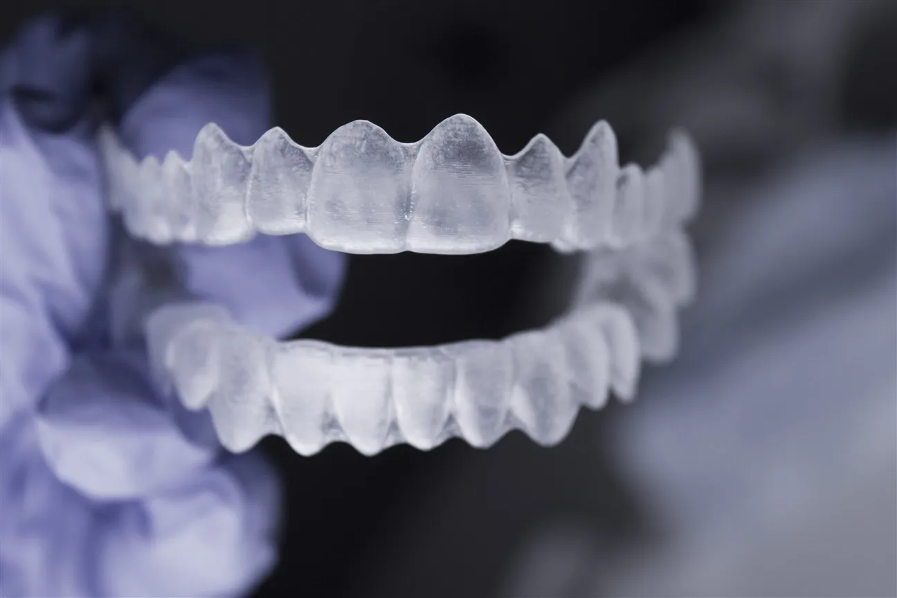 tooth coloured braces, transparent braces